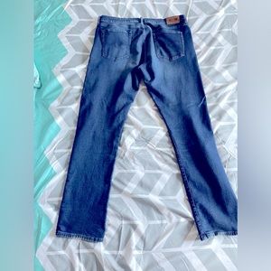 Used slim fit jeans. Barely worn. Excellent condition. Comfortable.